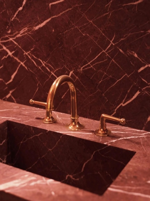 ROSSO FRANCIA Marble bathroom